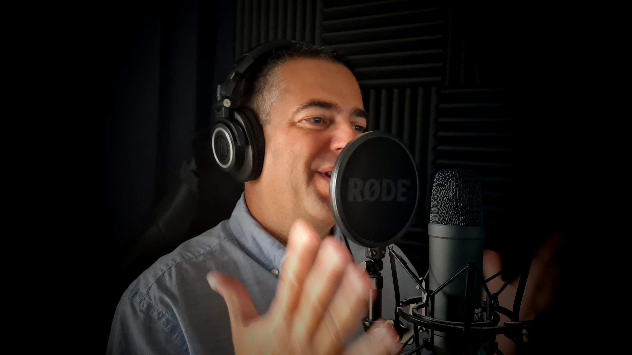 Javier Prieto Martín gesticulando