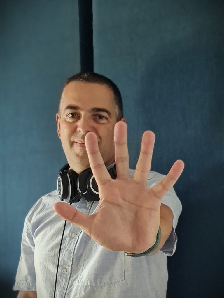 Javier Prieto trabaja en cinco pasos